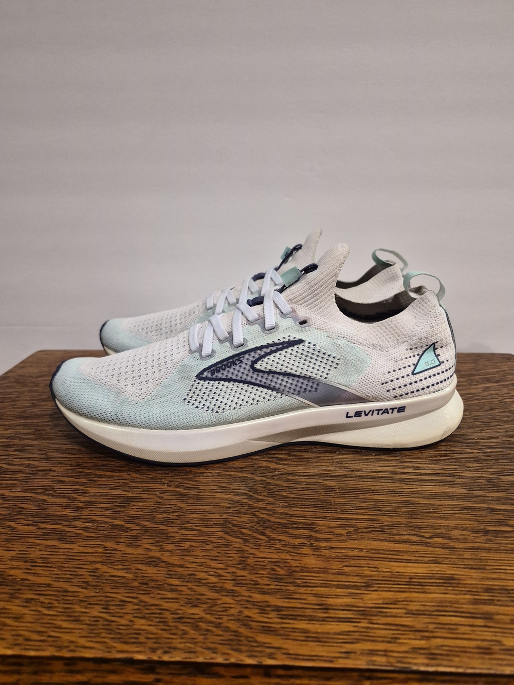 Brooks Levitate StealthFit 5 Athletic Running Shoes
Womens Size US 9.5 Medium B